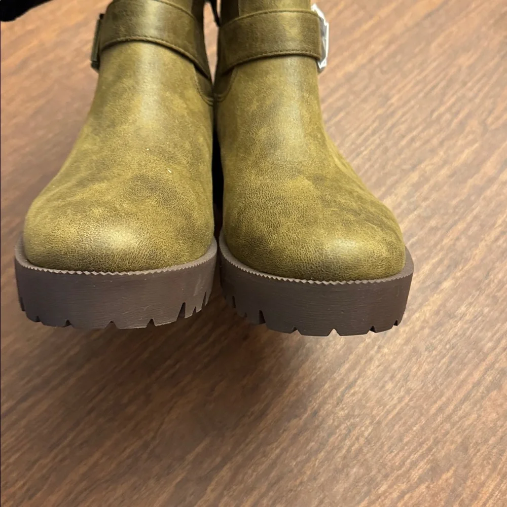 Zodiac Woman's Miller 2 Ankle Boots In Bear Brown Size 8.5 NWOT